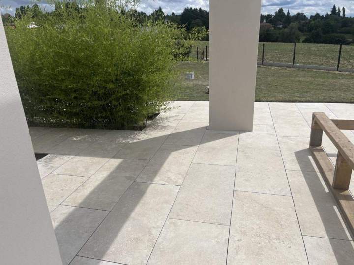 Service de pose de carrelage sur terrasse Vichy