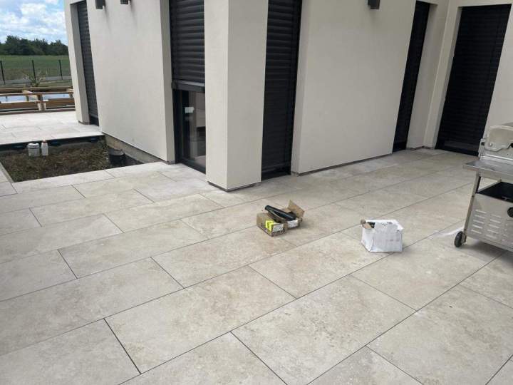 Pose de carrelage sur terrasse Vichy